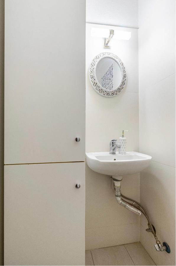 Urban Grey Apartment เอเธนส์ ภายนอก รูปภาพ