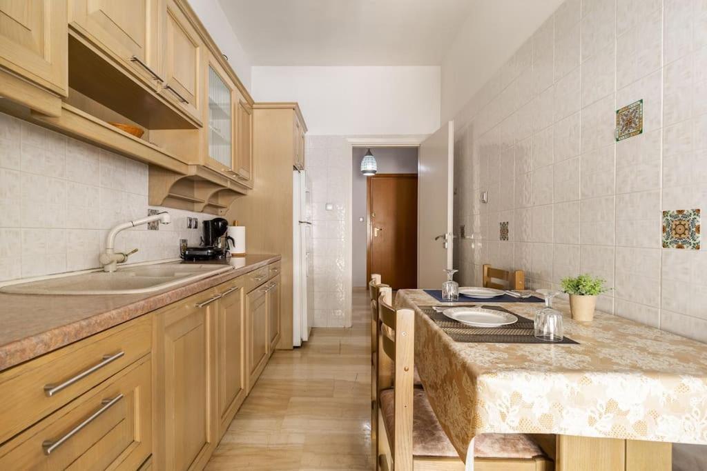 Urban Grey Apartment เอเธนส์ ภายนอก รูปภาพ