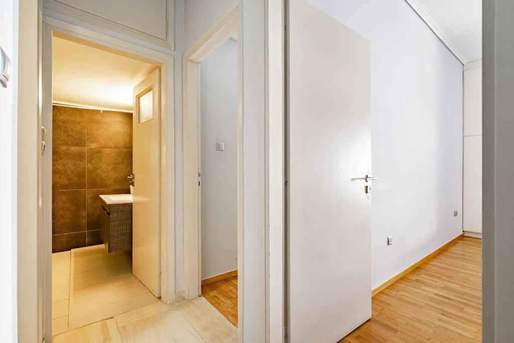 Urban Grey Apartment เอเธนส์ ภายนอก รูปภาพ